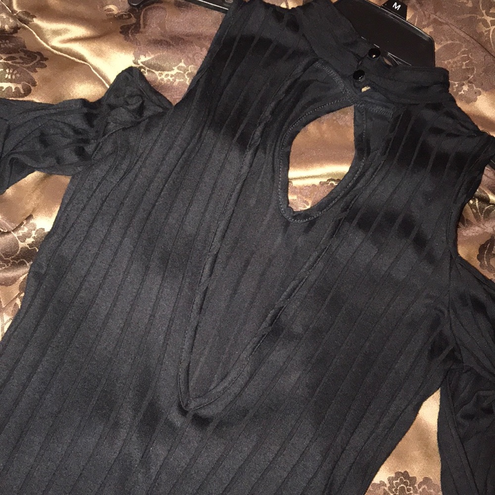 Cold shoulder little black dress - Picture 4 of 4